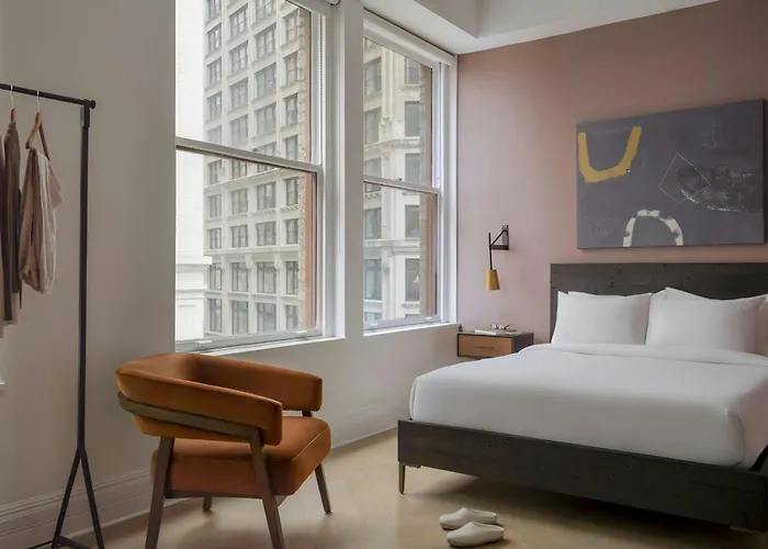 Flatiron Hotel, Sonder