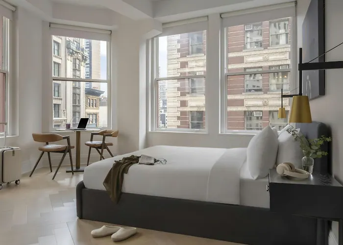 Flatiron Hotel, Sonder