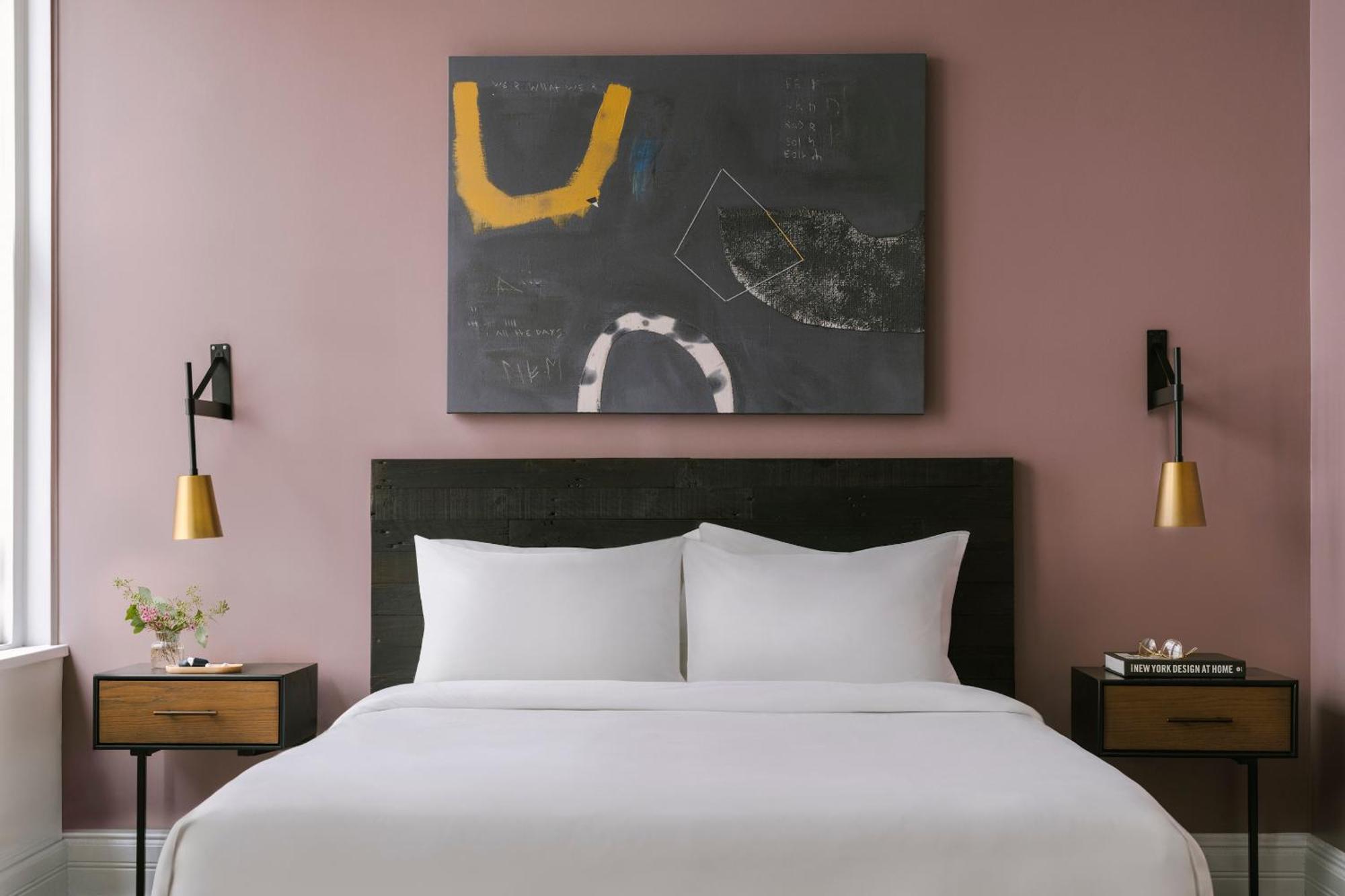 Flatiron Hotel, Sonder