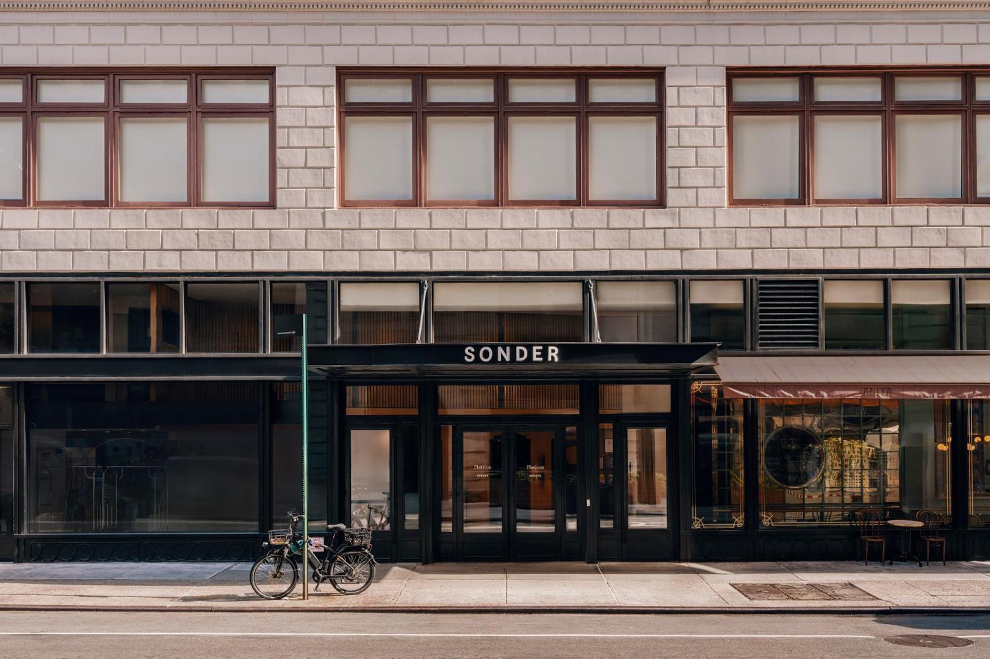 Flatiron Hotel, Sonder