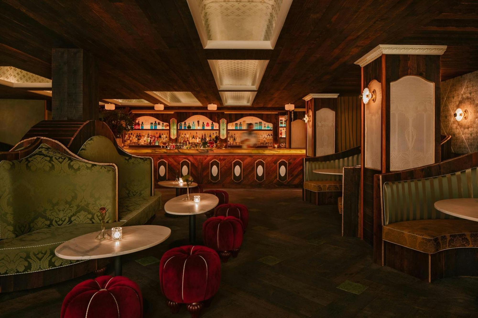 Flatiron Hotel, Sonder